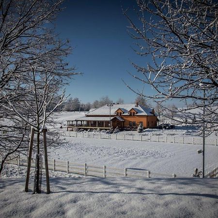 Hotel Horse Riding - Jezdecky Areal Tršice Exterior foto