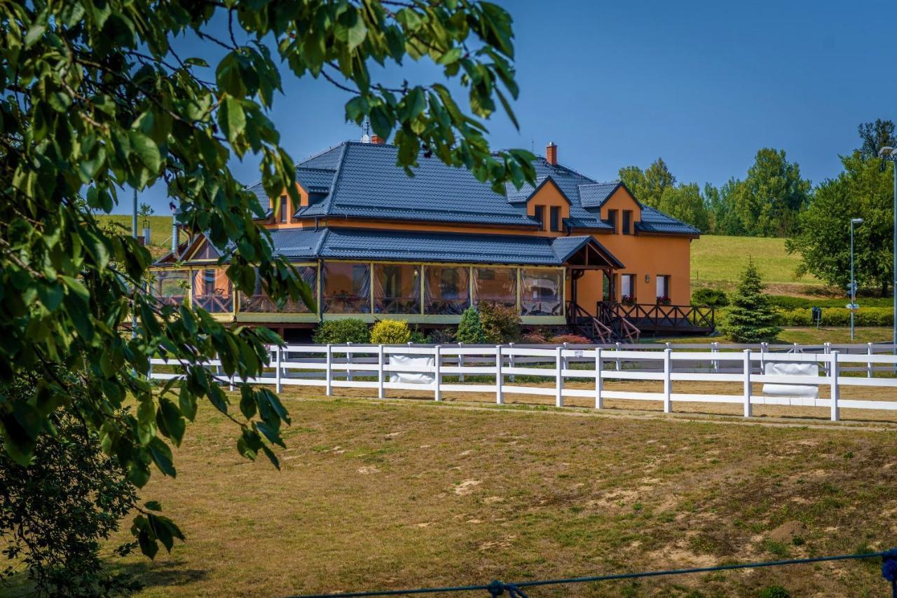 Hotel Horse Riding - Jezdecky Areal Tršice Exterior foto