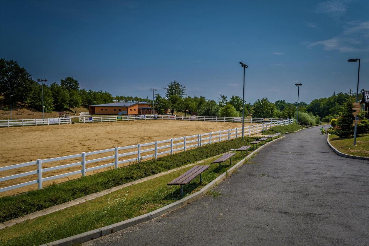 Hotel Horse Riding - Jezdecky Areal Tršice Exterior foto